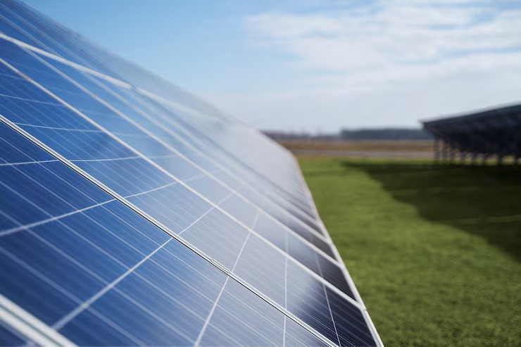 Sprzedaż energii z farmy fotowoltaicznej – jak to działa?